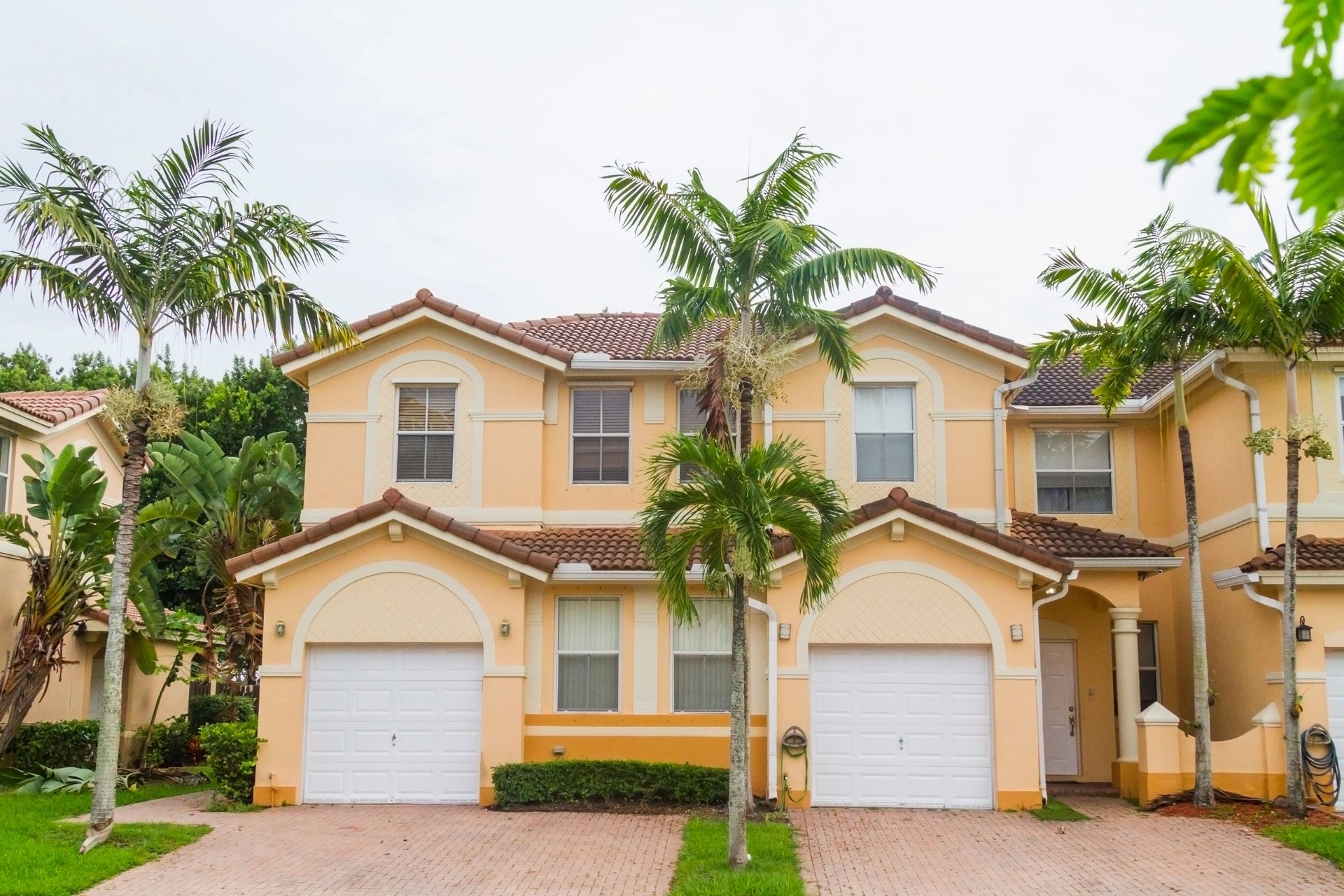 Modern middle-class neighborhood architecture in Miami , Florida, USA
